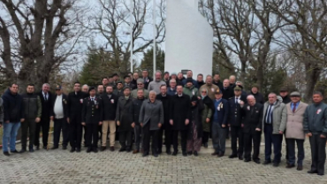 18 Mart Şehitler Günü ve Çanakkale Zaferi’nin 111. yıl dönümü kapsamında düzenlenen anma programı, büyük bir saygı, vakar ve duygu yoğunluğu içerisinde gerçekleşti.