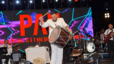 19 Mayıs coşkumuzu bizlerle paylaşan tüm hemşehrilerimize ve bu geceye değer katan Pau’ya teşekkür ediyoruz.