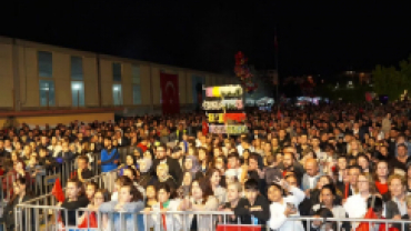 19 Mayıs coşkumuzu bizlerle paylaşan tüm hemşehrilerimize ve bu geceye değer katan Pau’ya teşekkür ediyoruz.