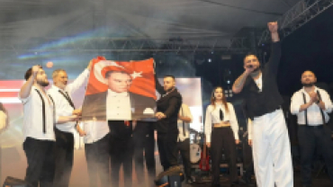 19 Mayıs coşkumuzu bizlerle paylaşan tüm hemşehrilerimize ve bu geceye değer katan Pau’ya teşekkür ediyoruz.