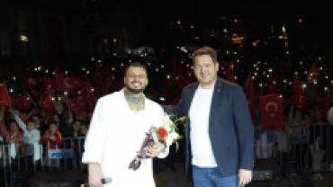19 Mayıs coşkumuzu bizlerle paylaşan tüm hemşehrilerimize ve bu geceye değer katan Pau’ya teşekkür ediyoruz.
