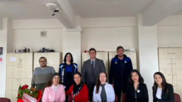 24 Kasım Öğretmenler Günü vesilesiyle ilçemizdeki okulları ziyaret ederek öğretmenlerimizin Öğretmenler Günü’nü tebrik ettik