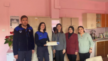 24 Kasım Öğretmenler Günü vesilesiyle ilçemizdeki okulları ziyaret ederek öğretmenlerimizin Öğretmenler Günü’nü tebrik ettik