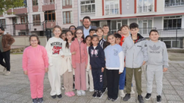 24 Kasım Öğretmenler Günü vesilesiyle ilçemizdeki okulları ziyaret ederek öğretmenlerimizin Öğretmenler Günü’nü tebrik ettik