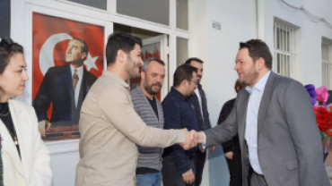 24 Kasım Öğretmenler Günü vesilesiyle ilçemizdeki okulları ziyaret ederek öğretmenlerimizin Öğretmenler Günü’nü tebrik ettik