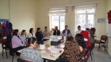 24 Kasım Öğretmenler Günü vesilesiyle ilçemizdeki okulları ziyaret ederek öğretmenlerimizin Öğretmenler Günü’nü tebrik ettik