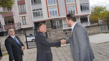 24 Kasım Öğretmenler Günü vesilesiyle ilçemizdeki okulları ziyaret ederek öğretmenlerimizin Öğretmenler Günü’nü tebrik ettik