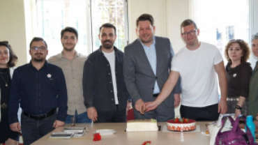 24 Kasım Öğretmenler Günü vesilesiyle ilçemizdeki okulları ziyaret ederek öğretmenlerimizin Öğretmenler Günü’nü tebrik ettik