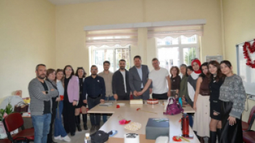 24 Kasım Öğretmenler Günü vesilesiyle ilçemizdeki okulları ziyaret ederek öğretmenlerimizin Öğretmenler Günü’nü tebrik ettik