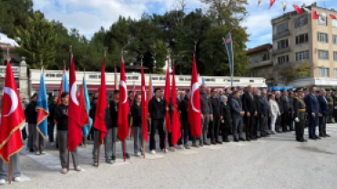 29 Ekim Cumhuriyet Bayramı’mızın 103. yıl dönümü münasebetiyle Atatürk Anıtı’nda çelenk sunma töreni gerçekleştirildi.