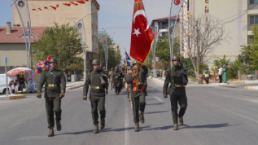 30 Ağustos Zafer Bayramı’nın yıl dönümü, ilçemizde düzenlenen tören ve etkinliklerle büyük bir gurur ve coşkuyla kutlandı.