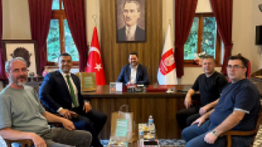 Kırklareli Ticaret ve Sanayi Odası Başkan Adayı Erdinç Nişikli ve beraberindeki Yönetim Kurulu Üyeleri Volkan Can ve İbrahim Kartal bizlere ziyarette bulundular.