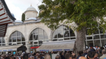 AK Parti Lüleburgaz İlçe Başkanımız Sayın Abdussamed Kayalı’nın kıymetli abisi merhum Serhat Kayalı’nın cenaze törenine katılarak, Kayalı ailesinin acısını paylaştık.