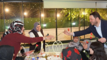 Anneler Günü’ne özel düzenlediğimiz programımızda kıymetli annelerimiz ve anne adaylarımızla bir araya gelmenin mutluluğunu yaşadık.
