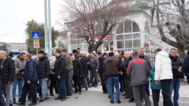 Bayram namazımızı Beşyol 100. Yıl Camii’nde eda ettikten sonra, kıymetli hemşehrilerimizle ve cami cemaatimizle bayramlaştık.