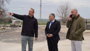 Belediye Başkan Vekilimiz Cem Duralı, Belediye Başkan Yardımcımız Serhat Özgen ve Meclis Sayın Samet Ekim ile birlikte ilçemizde devam eden çalışmaları yerinde inceleyerek yürütülen faaliyetler hakkında değerlendirmelerde bulundu.