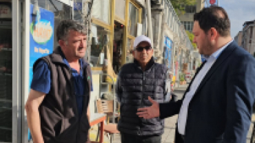 Belediye Başkanımız Sayın İhsan Talay Cumhuriyet Meydanımızdaki dükkanlarımızın kentsel iyileştirme çalışmalarımızı yerinde inceledi.