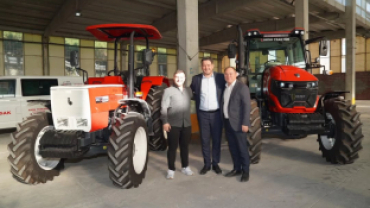 Belediye Başkanımız Sayın İhsan Talay İlçemiz esnaflarından Anıl Petek öncülüğünde düzenlenen Petek Zahire Tarım Şenliğine katılım sağladı.