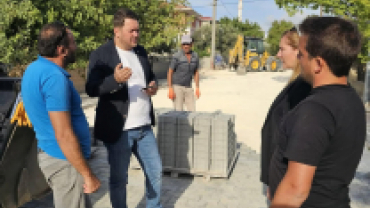 Beylik Mahallesi 504. Sokak’ta devam eden kilit taşı üstyapı çalışmalarını yerinde inceledik.