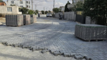 Beylik Mahallesi 504. Sokak’ta devam eden kilit taşı üstyapı çalışmalarını yerinde inceledik.