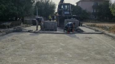 Beylik Mahallesi 504. Sokak’ta devam eden kilit taşı üstyapı çalışmalarını yerinde inceledik.