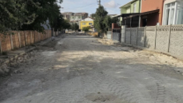 Beylik Mahallesi 504. Sokak’ta devam eden kilit taşı üstyapı çalışmalarını yerinde inceledik.