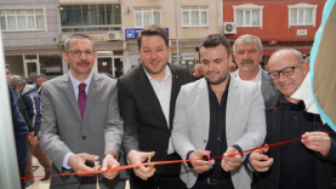İlçemize değer katan, esnafımıza güç veren bu güzel işletmenin hayırlı olmasını diliyor; Fatih kardeşimize bol kazançlar, bereketli ve başarılı işler temenni ediyorum.