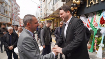 İlçemize değer katan, esnafımıza güç veren bu güzel işletmenin hayırlı olmasını diliyor; Fatih kardeşimize bol kazançlar, bereketli ve başarılı işler temenni ediyorum.