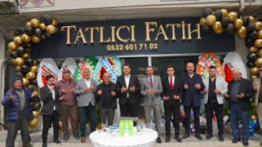 İlçemize değer katan, esnafımıza güç veren bu güzel işletmenin hayırlı olmasını diliyor; Fatih kardeşimize bol kazançlar, bereketli ve başarılı işler temenni ediyorum.
