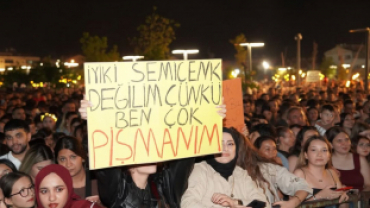 Bugün festivalimizin son gününde, Türk müziğinin genç yıldızlarından Semicenk sahnemizi şarkıları ve enerjisiyle doldurdu