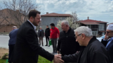 TOKİ Camii bahçesine bağışladığı fidanların dikimini gerçekleştirdik.