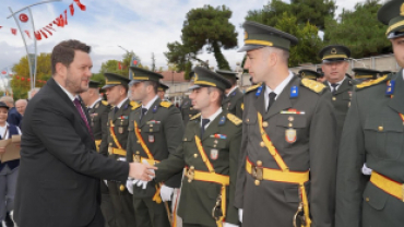 Cumhuriyetimizin 102. kuruluş yıl dönümü dolayısıyla ilçemiz Cumhuriyet Meydanı’nda düzenlenen törenle, Gazi Mustafa Kemal Atatürk’ün büstüne çelengimizi sunduk.