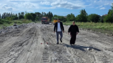 İmar yollarının fiziki olarak açılması, yeni ulaşım ağlarının oluşturulması ve üstyapı çalışmalarına hazırlık sürecini yerinde inceledik.