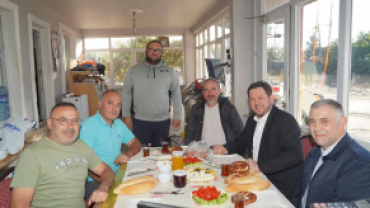Ev sahiplikleri için kendilerine teşekkür ediyor, bereketli ve bol kazançlı işler diliyorum.