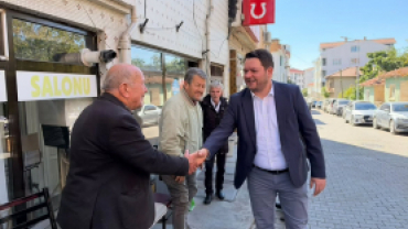 Esnaf ve vatandaşlarımızı ziyaret ederek hemşehrilerimizin talep ve önerilerini dinledik, sohbetlerine ortak olduk.