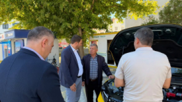 Esnaf ve vatandaşlarımızı ziyaret ederek hemşehrilerimizin talep ve önerilerini dinledik, sohbetlerine ortak olduk.