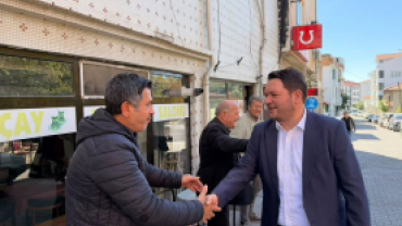 Esnaf ve vatandaşlarımızı ziyaret ederek hemşehrilerimizin talep ve önerilerini dinledik, sohbetlerine ortak olduk.