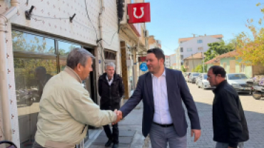 Esnaf ve vatandaşlarımızı ziyaret ederek hemşehrilerimizin talep ve önerilerini dinledik, sohbetlerine ortak olduk.