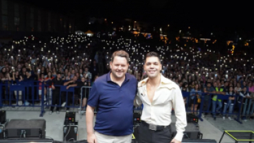 Festivalimizin ikinci gününde sahnemizi değerli sanatçımız Emir Can İğrek süsledi.