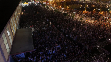 Festivalimizin ikinci gününde sahnemizi değerli sanatçımız Emir Can İğrek süsledi.