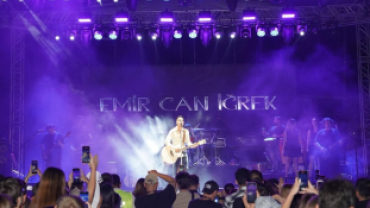 Festivalimizin ikinci gününde sahnemizi değerli sanatçımız Emir Can İğrek süsledi.