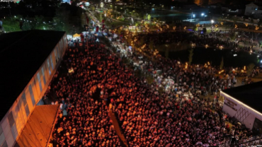 Festivalimizin ikinci gününde sahnemizi değerli sanatçımız Emir Can İğrek süsledi.