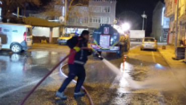 Belediyemiz İtfaiye Müdürlüğü ekiplerimiz tarafından Beylik Mahallesi genelinde kapsamlı yıkama çalışmaları gerçekleştirdik.