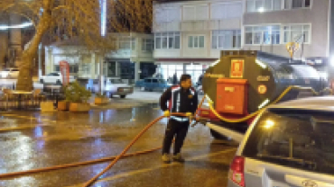 Belediyemiz İtfaiye Müdürlüğü ekiplerimiz tarafından Beylik Mahallesi genelinde kapsamlı yıkama çalışmaları gerçekleştirdik.