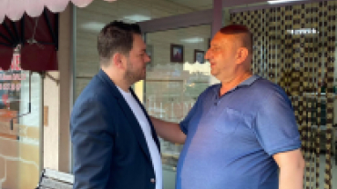 Hafta sonu mesaimizde esnaf ve vatandaşlarımızla bir araya gelerek hal ve hatırlarını sorduk.