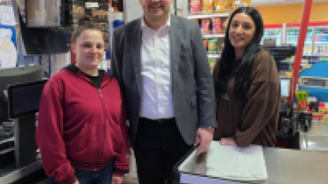 Hafta sonu mesaimizde ilçemizdeki esnaflarımızı ve vatandaşlarımızı ziyaret ederek hal ve hatırlarını sorduk.