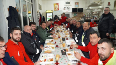 Haftanın ilk gününde, Pınarhisar’ımız için alın teri döken kıymetli mesai arkadaşlarımızla Çınaraltı Kıraathanemizde sabah kahvaltısında bir araya geldik.