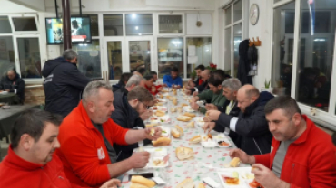 Haftanın ilk gününde, Pınarhisar’ımız için alın teri döken kıymetli mesai arkadaşlarımızla Çınaraltı Kıraathanemizde sabah kahvaltısında bir araya geldik.