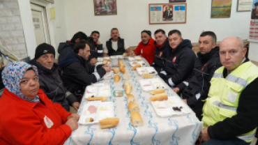 Haftanın ilk gününde, Pınarhisar’ımız için alın teri döken kıymetli mesai arkadaşlarımızla Çınaraltı Kıraathanemizde sabah kahvaltısında bir araya geldik.