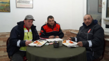 Haftanın ilk gününde, Pınarhisar’ımız için alın teri döken kıymetli mesai arkadaşlarımızla Çınaraltı Kıraathanemizde sabah kahvaltısında bir araya geldik.